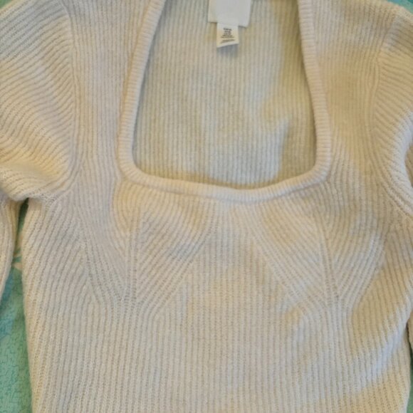H&M White Cozy Sweater Perfect for Fall/Winter - Picture 3 of 5